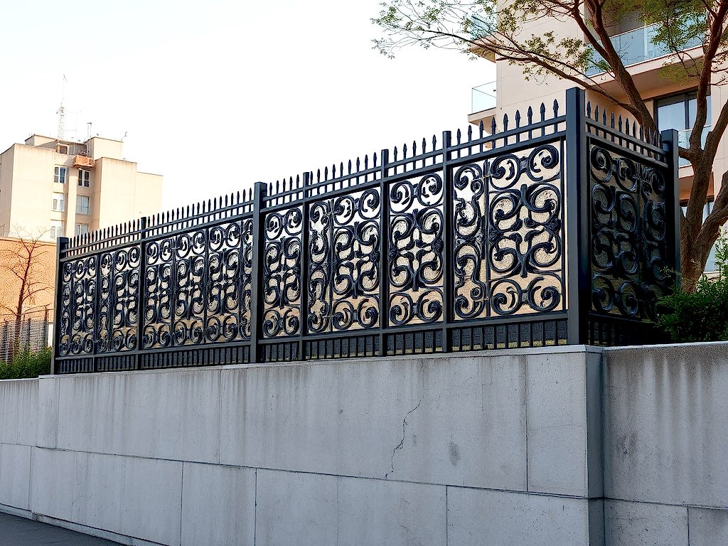 Ümraniye Duvar Üzeri Çit İmalatı